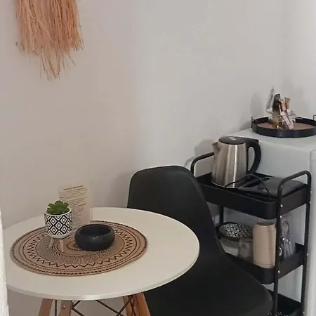 Vesper Inn *